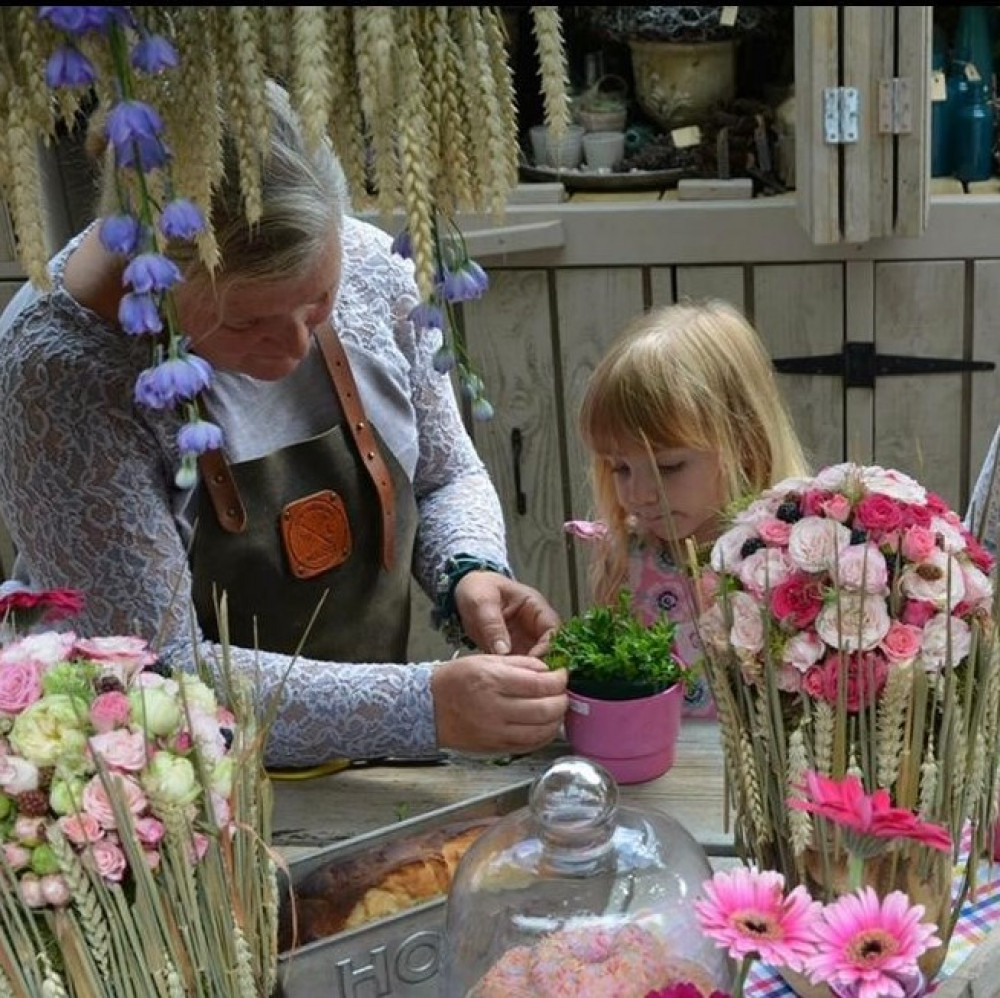 Family friendly floral workshop - Love is in Nature