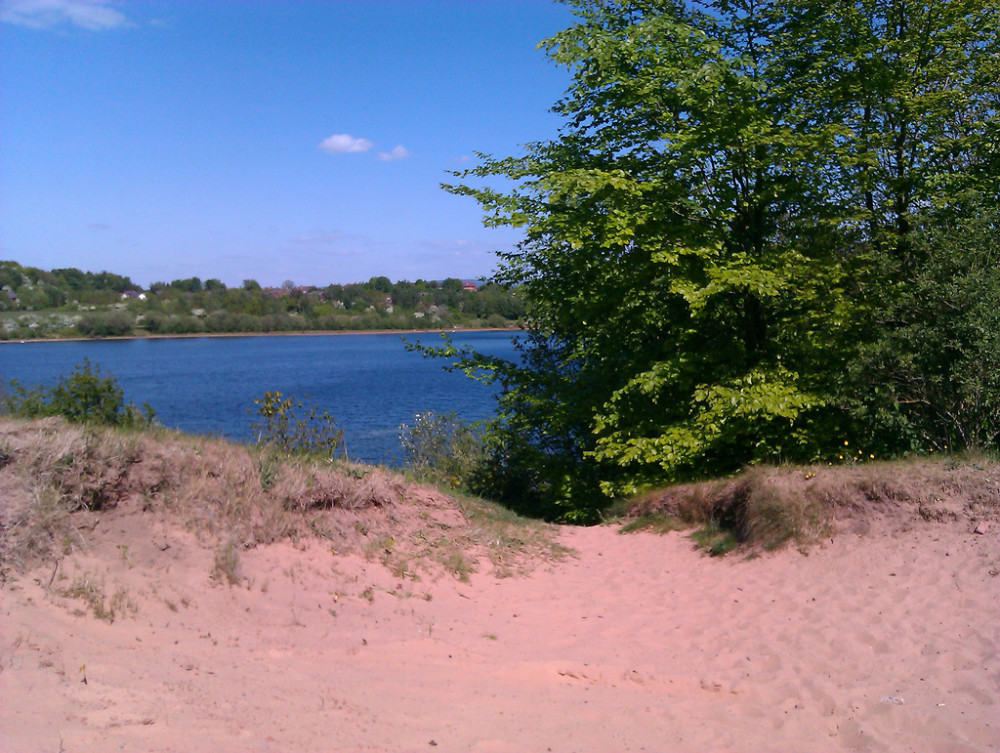 Astbury Mere, Congleton, Cheshire. Image credit: Wiki Commons. 