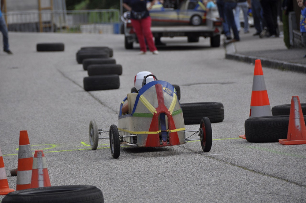 Thousands of spectators headed to Avon Dassett last summer for the soapbox derby (image via pixabay)