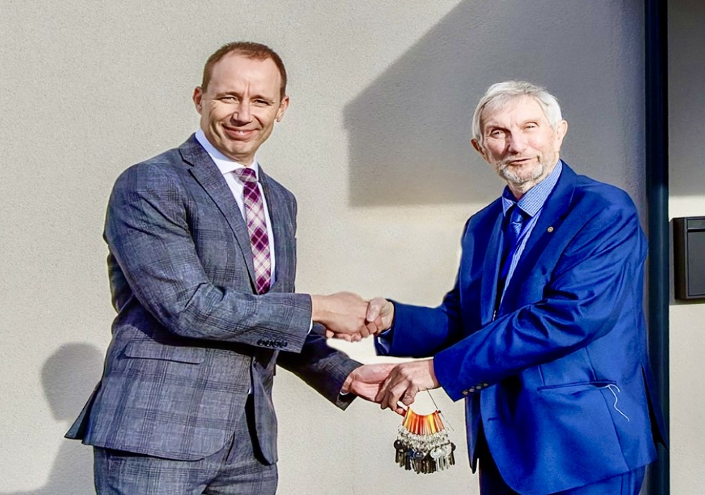 Steve MacPherson, Group Development and Technical Director of Bloor’s Homes hand the keys to Roy Stobbs, Lead Trustee at Bright Hope in North West Leicestershire. Images: Supplied