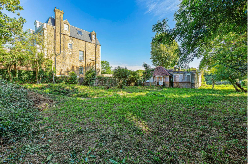 Savills Teddington has listed the riverside plot for £3.2m given its "idyllic" views of Teddington Lock (Photo: Savills)