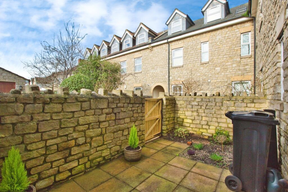 Nice, a bit of outdoor space too over on the Radstock Road, image Purple Bricks