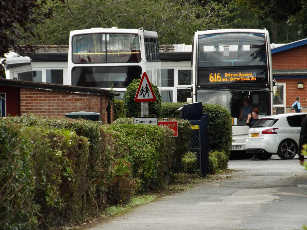 School travel warning (Picture: Nub News)