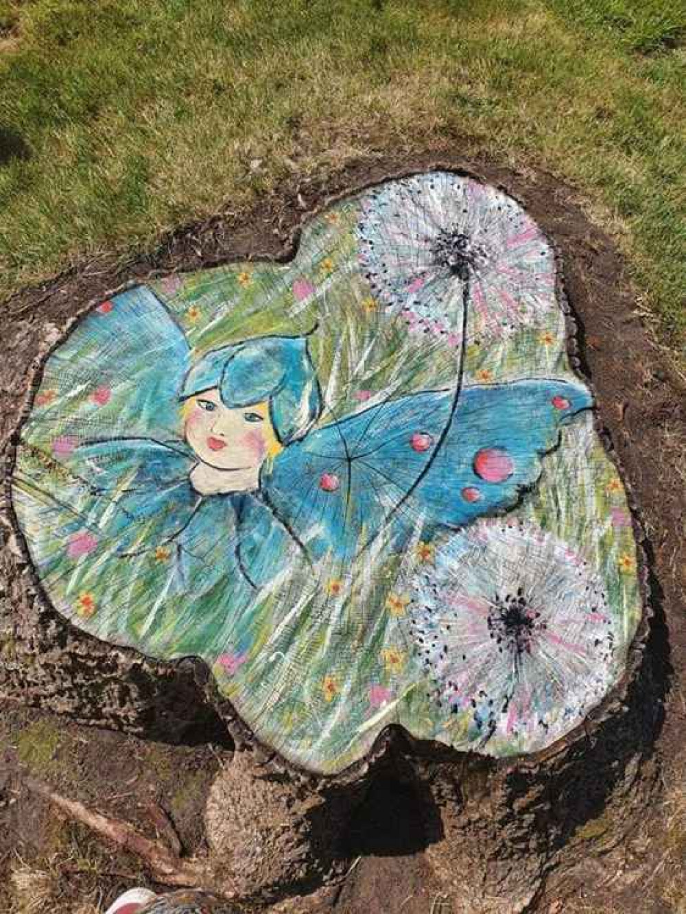Billie's painted tree stumps Billie's painted tree stumps