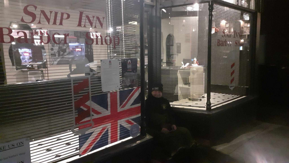 Brave Michael Platt slept out in the doorway of The Snip Inn to raise money for veterans. (Photo: Nub News);