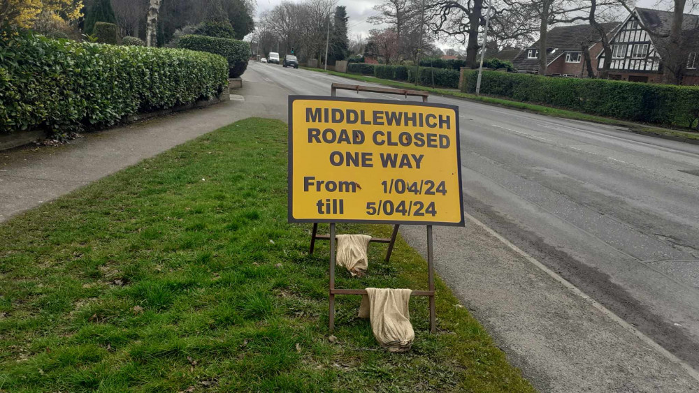 The original signs with the mis-spelling of Middlewich. (Photo: Nub News)