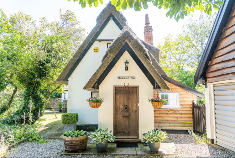 Beautiful Bridge Cottage (Picture credit: Chapman Stickels)