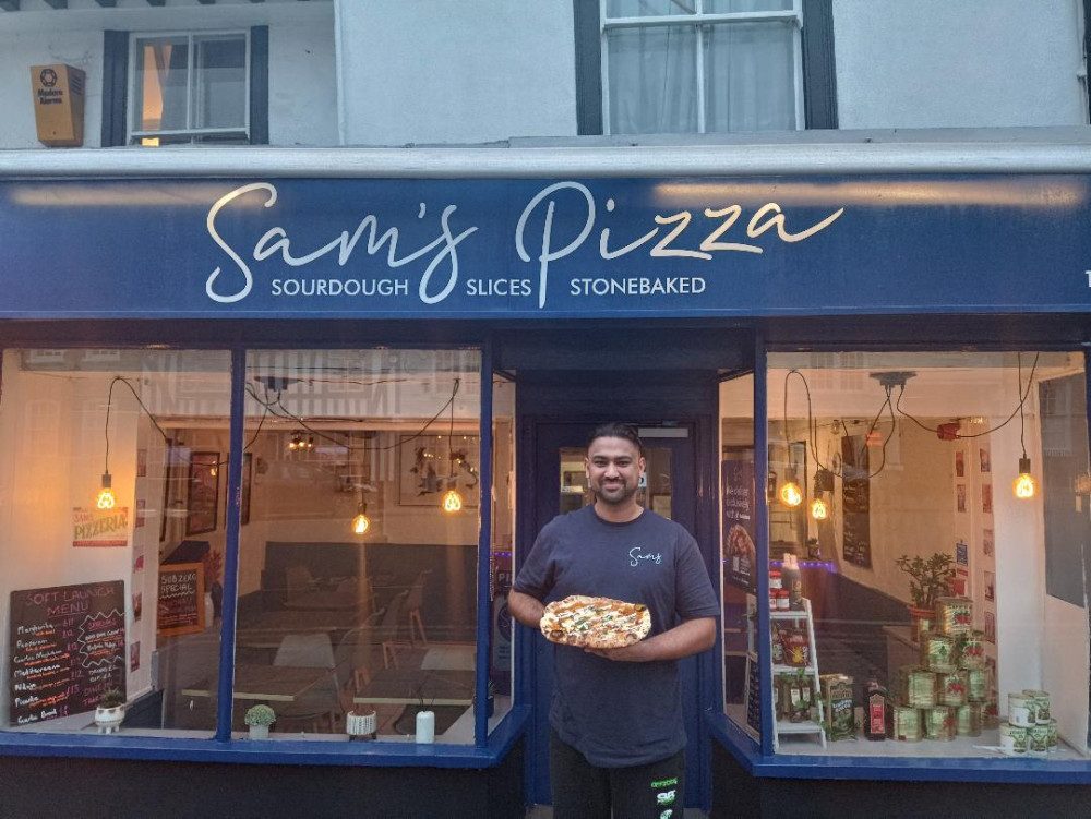 Up Close: Sam's Pizza - Grab a slice of authentic Neapolitan taste but with a twist in Bancroft. PICTURE: Passionate pizza owner Danny outside his store Sam's Pizza on Bancroft. CREDIT: Deven Thakeria/Nub News Up Close: Sam's Pizza - Grab a slice of authentic Neapolitan taste but with a twist in Bancroft. PICTURE: Passionate pizza owner Danny outside his store Sam's Pizza on Bancroft. CREDIT: Deven Thakeria/Nub News
