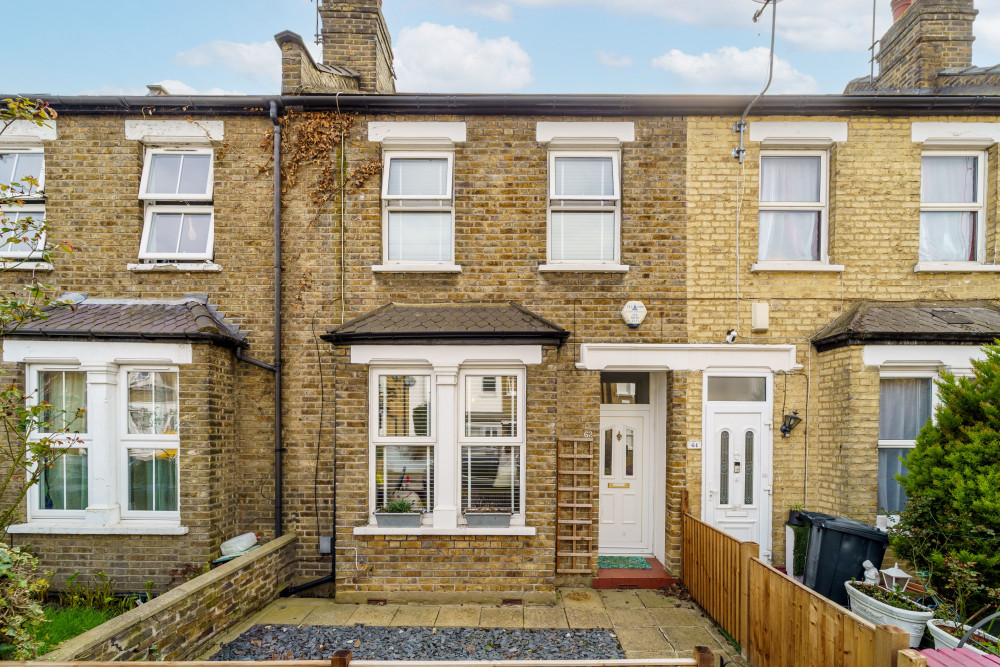 Our Ealing Property of the Week, a two bedroom home in Darwin Road (photo credit: Leslie & Co)