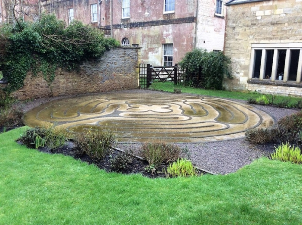 Drawing and Walking Labyrinths Drawing and Walking Labyrinths