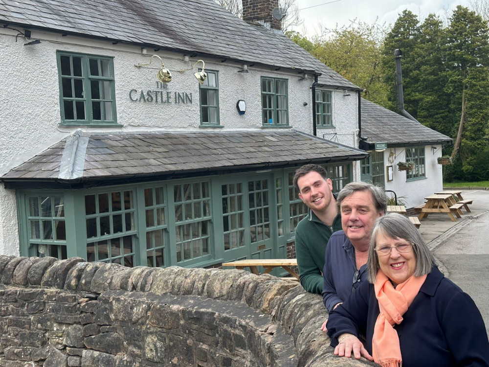 Fiona Bruce MP visiting the Castle Inn in Mossley. (Photo: Fiona Bruce MP)