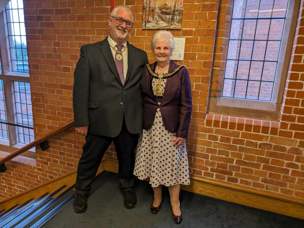 Councillor Ann Nevitt is Sandbach's new Mayor and Councillor John Arnold Deputy Mayor. (Photo: Nub News) 