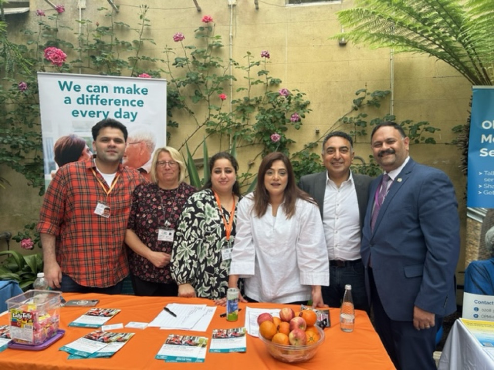 Right at Home Ealing alongside Hounslow councillors to mark Dementia Awareness Week on Monday, 13 May (credit: Right at Home Ealing).