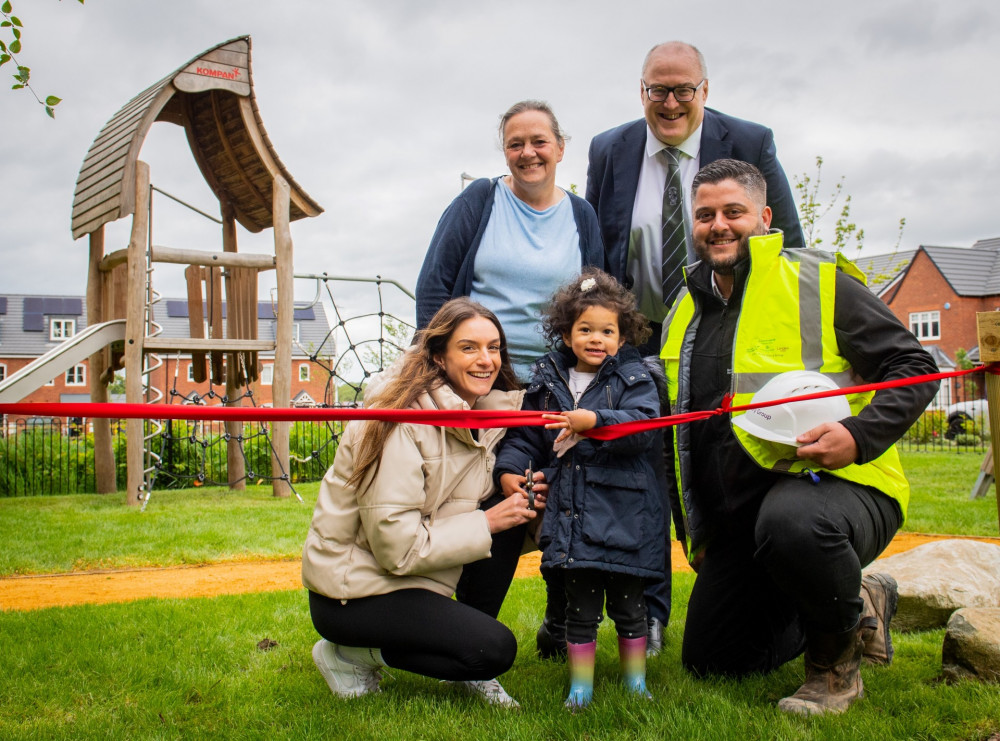 Resident Francesca, April Knapp WDC, Isabella aged 3, Cllr Wightman and Vistry's Dean Jarrett (image via WDC)