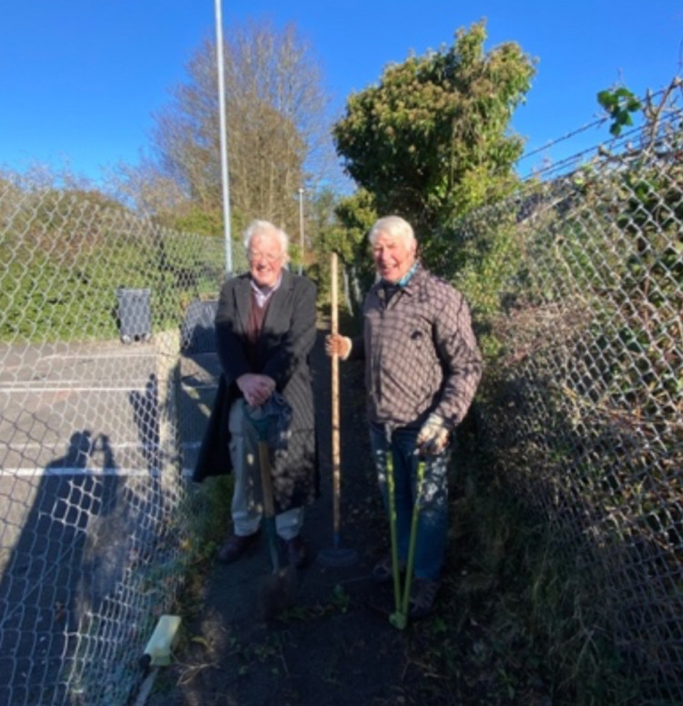Stewart Palmer (Chair of DTAG) and Robin Potter (Dorchester Councillor, DTAG) clearing vegetation from the TESCO’s pathway near Sawmills Lane. (Picture: Giles Watts).