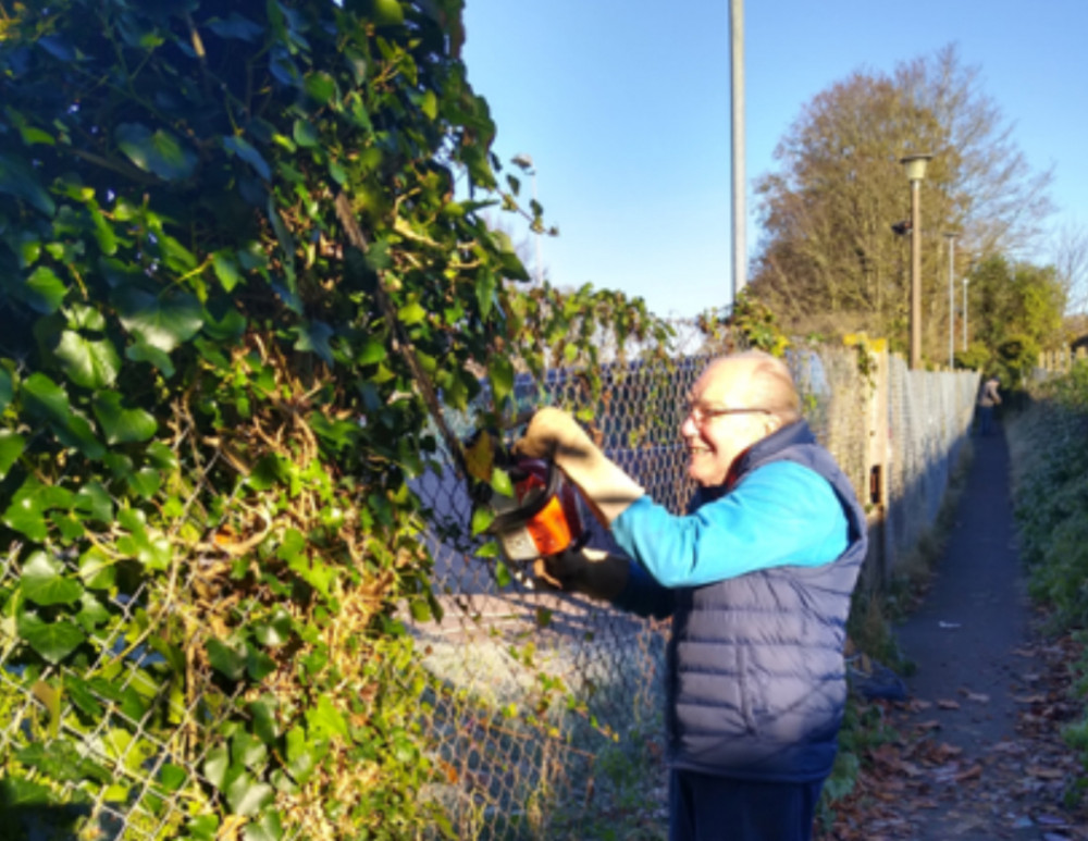   David Durose (DTAG) tackling some dense ivy on the Tesco’s footpath. (Picture: Stewart Palmer)