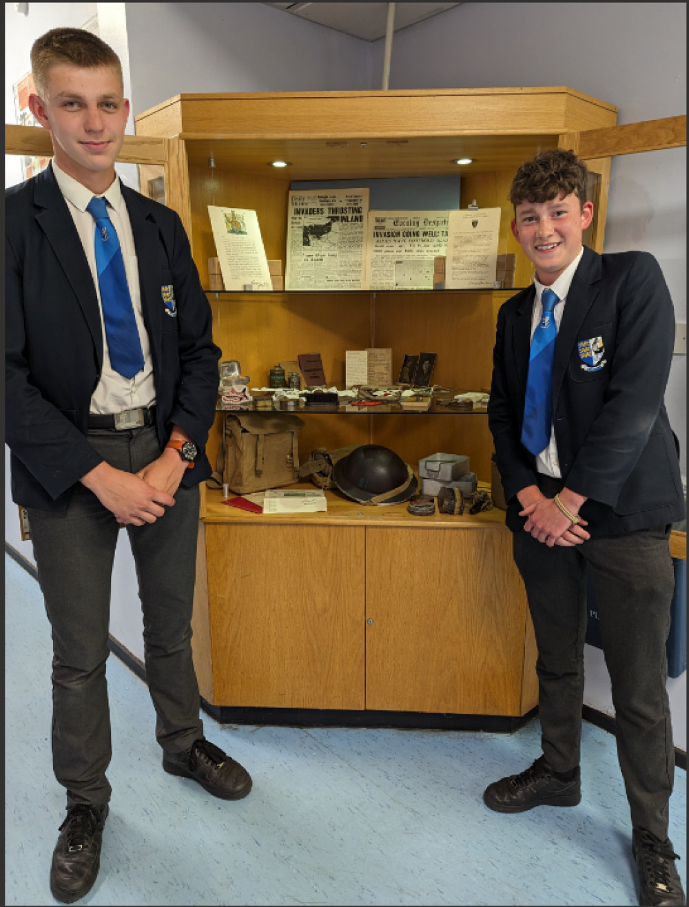 Plume students alongside the new display. (Photo: C. Barton)