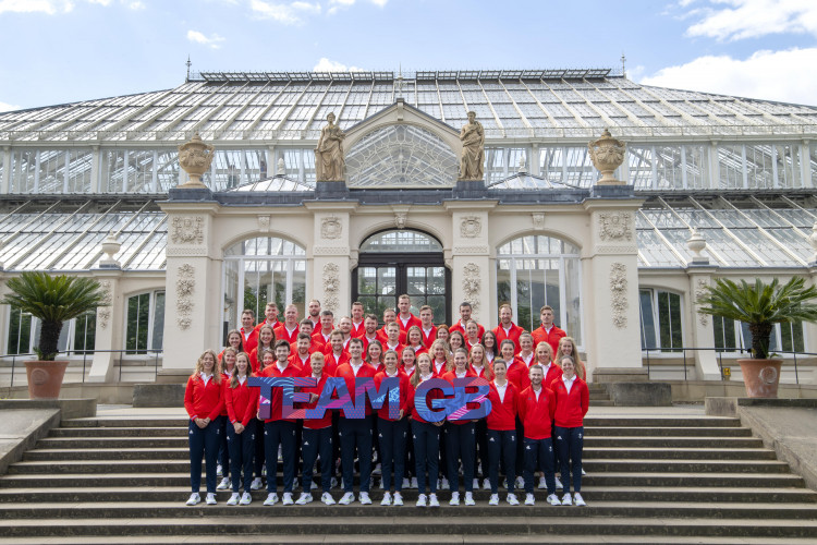 Team GB Rowing squad on the steps of the Temperate House at Kew Gardens (credit: RBG Kew).