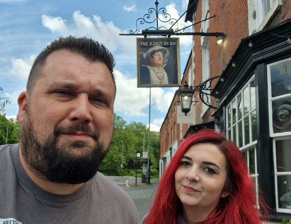 Dale and Holly Harvey outside The King's Head (image via Great British Pub Crawl)