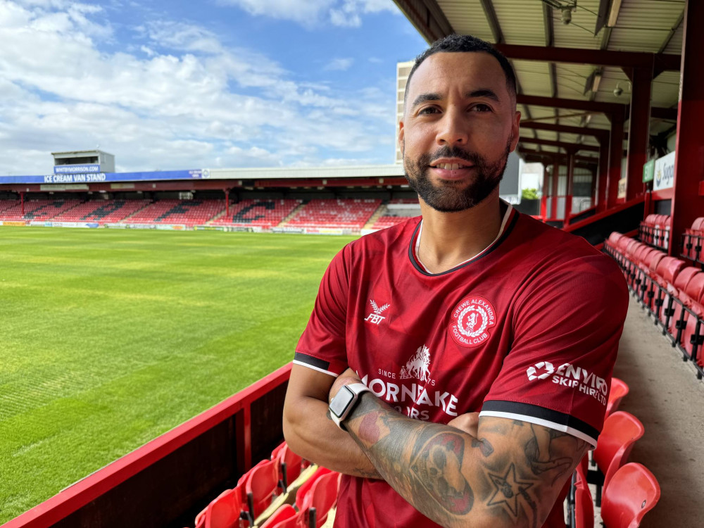 Crewe Alexandra FC have signed experienced striker Kane Hemmings, 32, becoming the club's first incoming of the summer transfer window.