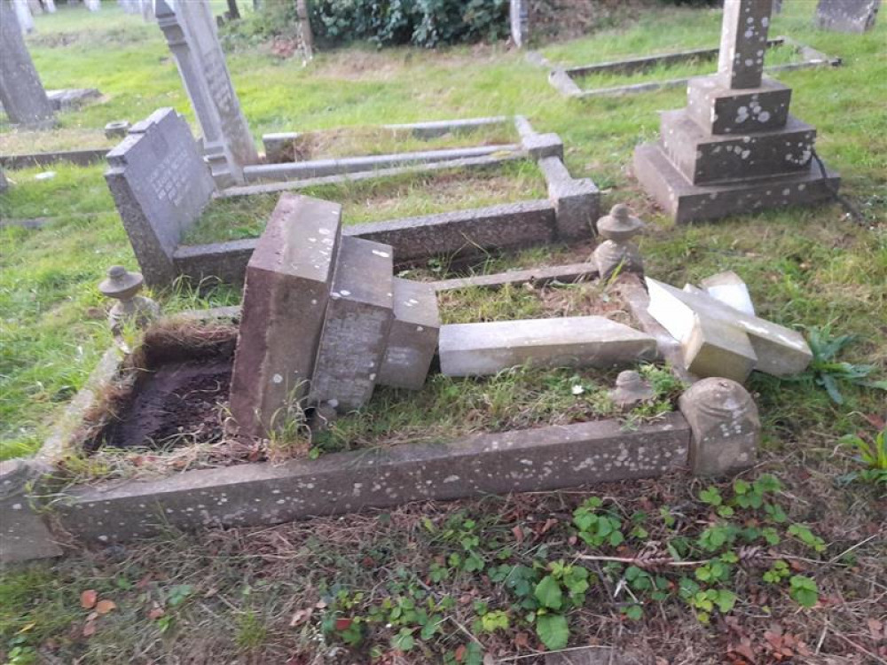 The graves were damaged on Saturday (image via Warwick District Council)