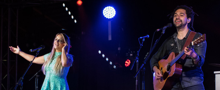 The UK's best-known country music act is set to come to Gawsworth Hall once more. The Shires, are pictured here performing in 2018. (Image - Creative Commons Attribution-Share Alike 4.0 International Tim Packer Unchanged https://commons.wikimedia.org/wiki/File:The_Shires,_Towersey_2018.jpg / https://creativecommons.org/licenses/by-sa/4.0/deed.en) 