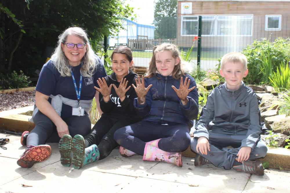 Forest School Lead Eva Robinshaw (left) with Bollinbrook Primary School pupils. (Image - Macclesfield Nub News)