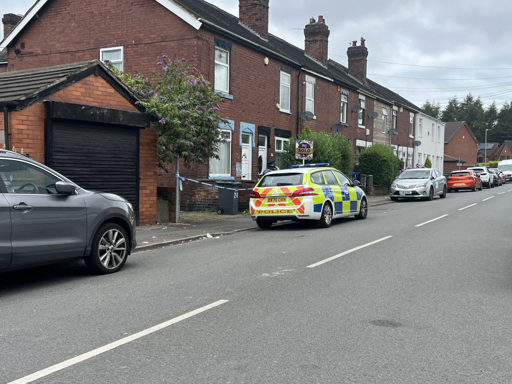 Police and paramedics called to an alleyway between Buccleuch Road and Hamilton Road this morning (Nub News).