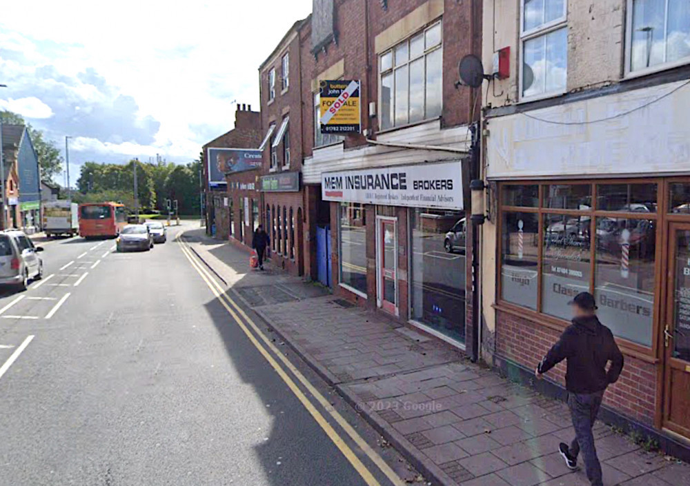 Plans to transform 261 High Street into a new shop and flats have been withdrawn (Google).