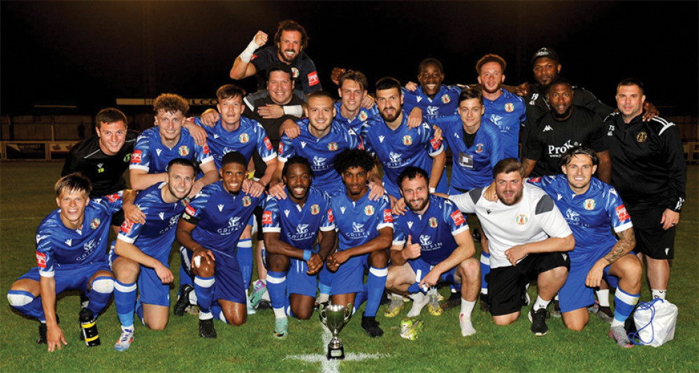 Grays celebrate lifting the trophy. Picture by Laurie Rampling. 