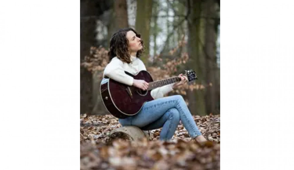 Nicky Phillips - Indie Folk Pop Singer Nicky Phillips - Indie Folk Pop Singer