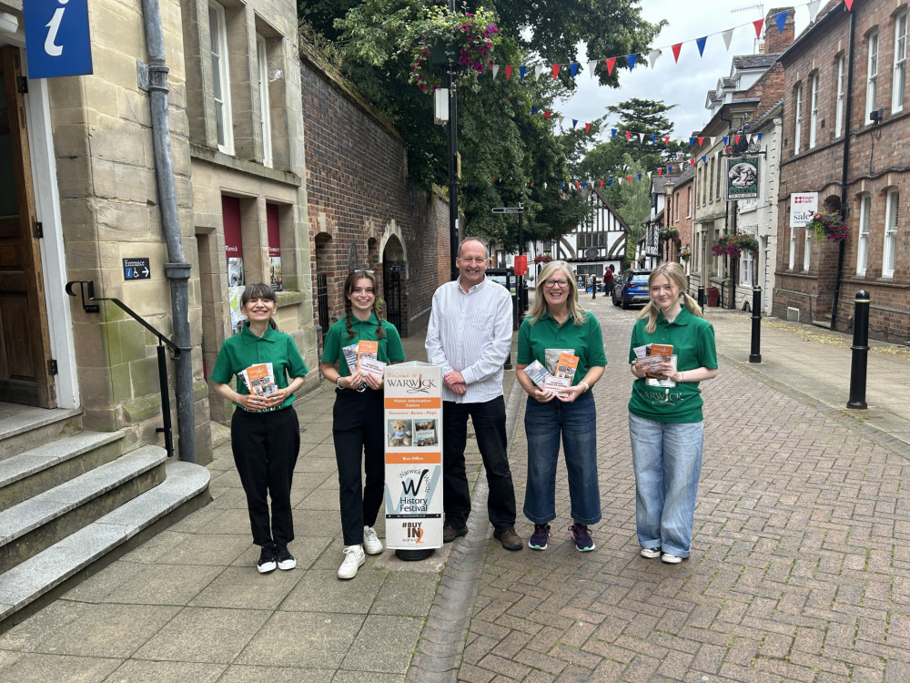 arwick Town Ambassadors Katie Neville, Laura Baskerville, Paula Dunne, Maisy Evason with Councillor Dave Skinner, also the Mayor of Warwick (image supplied)