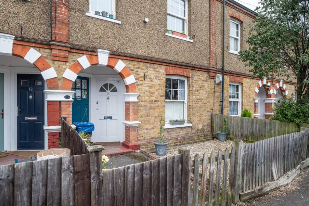 This week we have looked at a one-bedroom ground floor flat on Beards Hill