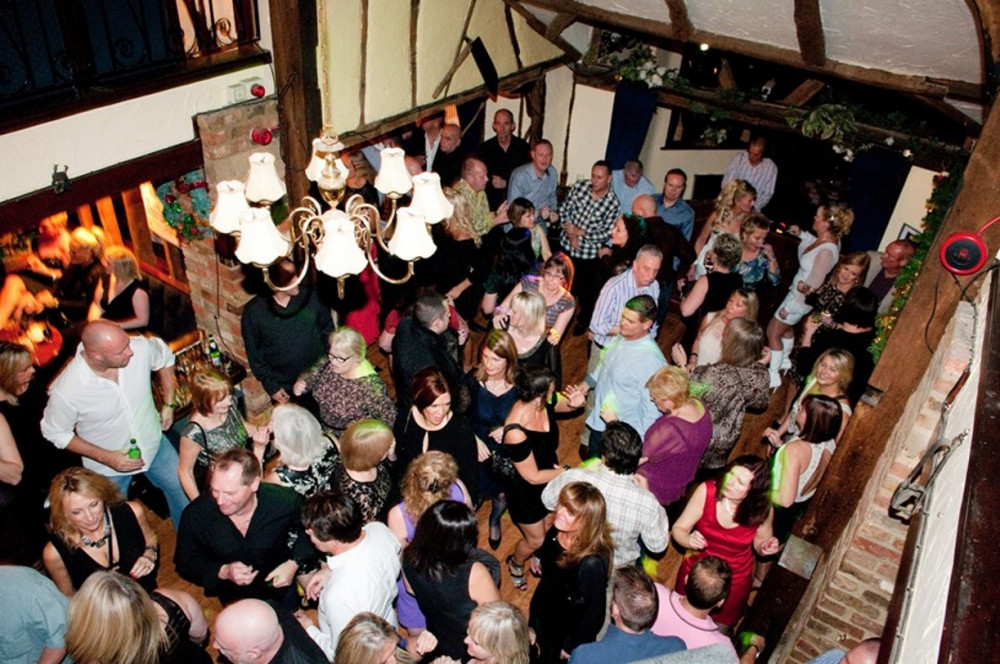 BASILDON, OVER 35S TO 60S PLUS PARTY FOR SINGLES AND COUPLES - FRIDAY 23 AUGUST BASILDON, OVER 35S TO 60S PLUS PARTY FOR SINGLES AND COUPLES - FRIDAY 23 AUGUST