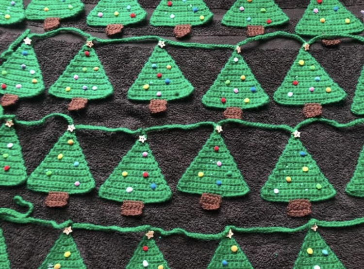 Crochet Christmas bunting (Credit: In The Loop Crochet)