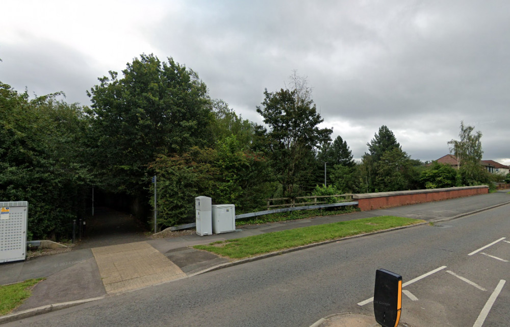 A man reportedly exposed himself at the exit of a ginnel on Etchells Road in Cheadle Hulme on Sunday 18 August around 5.15pm (Image - Google Maps)