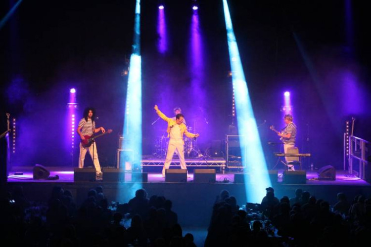Enjoy four nights of camping with live entertainment, including a headline show from Andy Scott’s Sweet, at the  South West Motorhome and Campervan Show. 