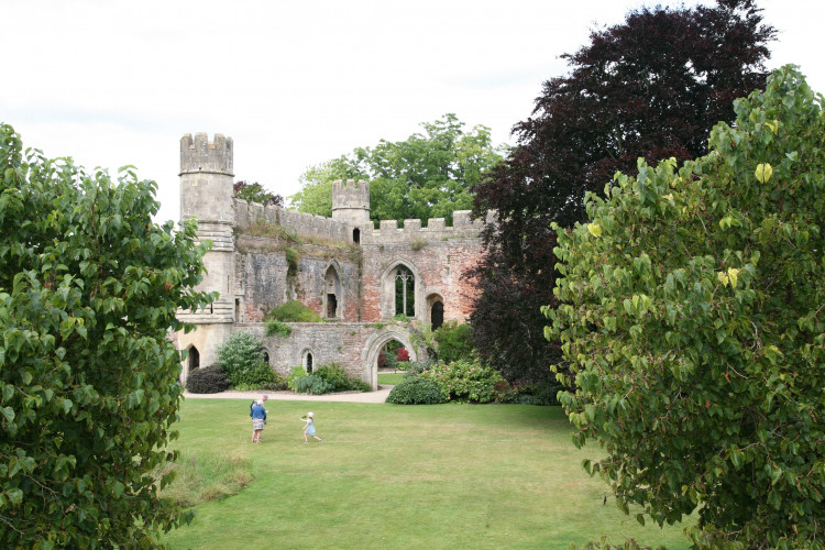 The Bishops Palace in Wells (Unsplash) 