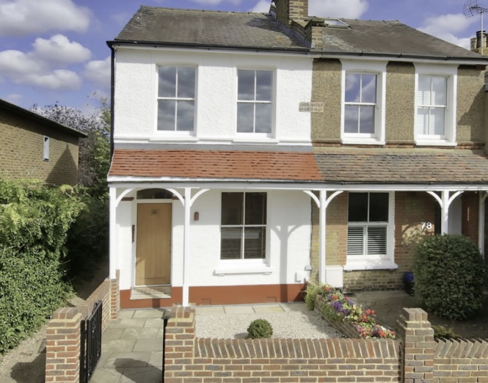 This week we have looked at a “well presented two/ three bedroom house on Park Road in Hampton Wick/ Kingston (Credit Estate & Agent)