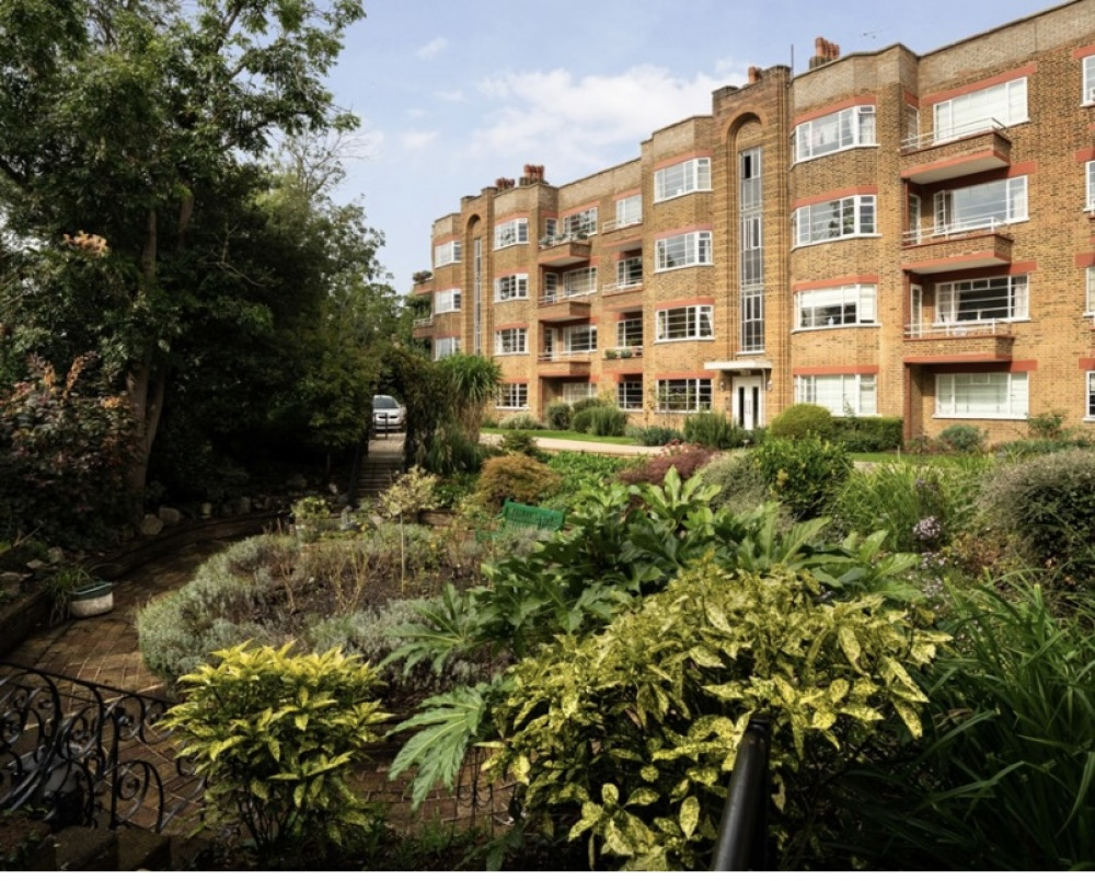 This week we have looked at a “beautifully presented” two-bedroom flat on Park Road Hampton Wick/ Kingston (Credit: Estate & Agent)