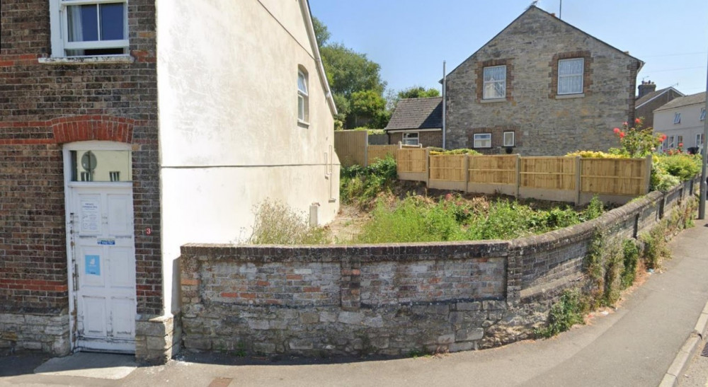 The wall in Kings Road, Dorchester – before.