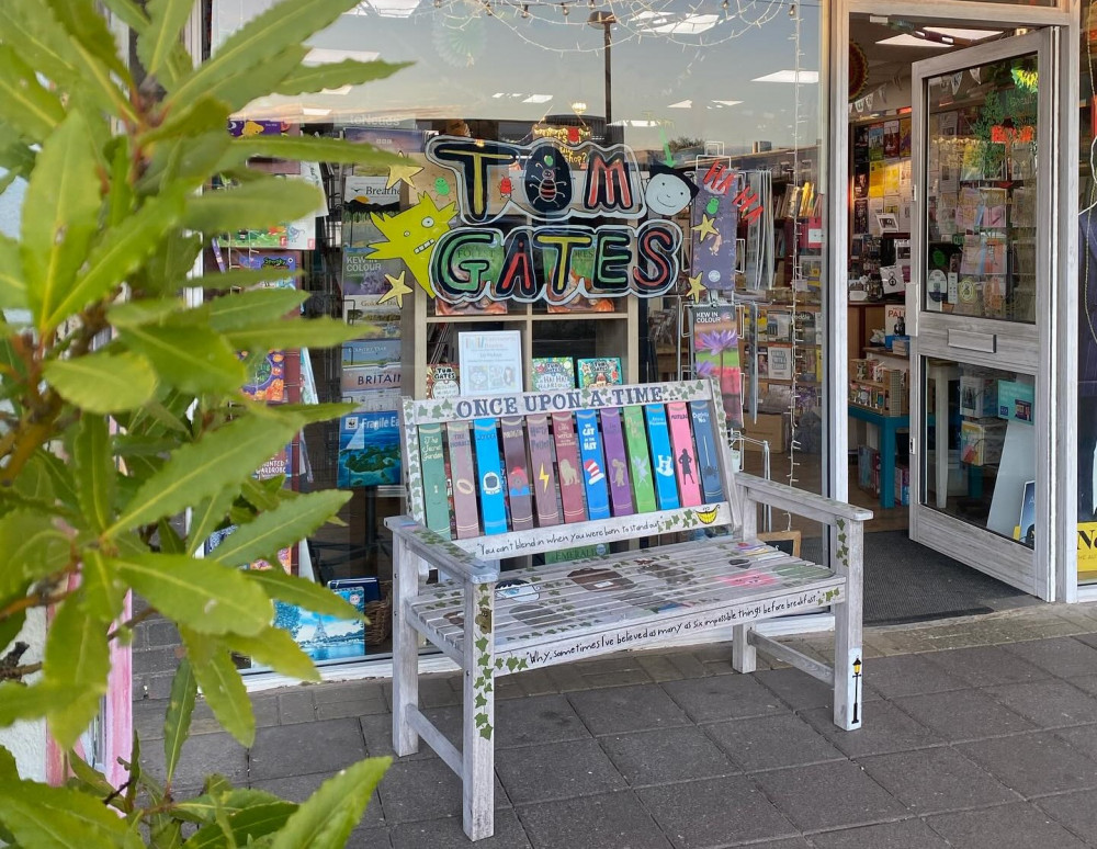 The new bench was unveiled on Saturday 13 October (image via Kenilworth Books)