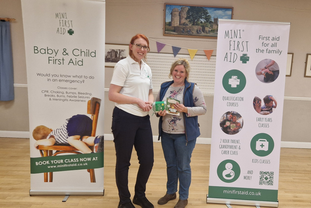 Sam from Mini First Aid presented Annemarie with a gift for organising a community first aid training session