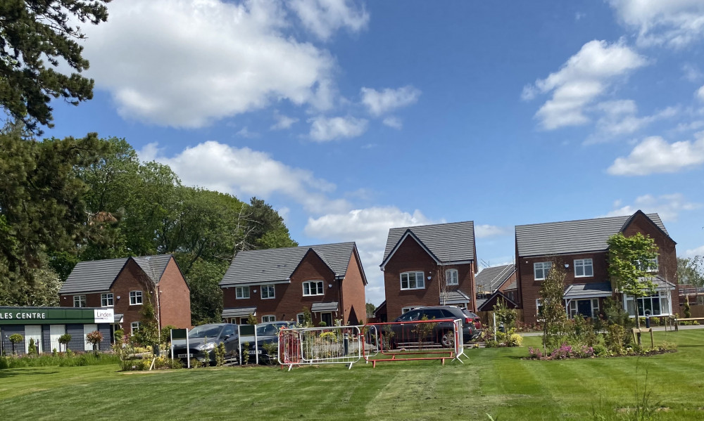 Houses being built along Glasshouse Lane in Kenilworth (image by James Smith)