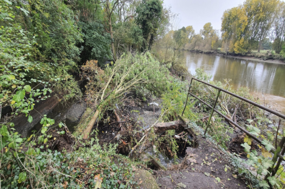 Walkers and cyclists can no longer access the Thames towpath between Richmond Lock and Kew Gardens until further notice (credit: Richmond Council).