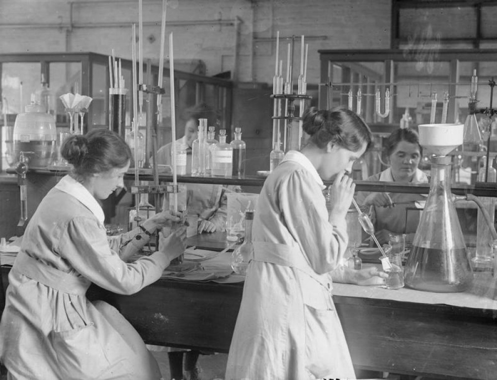 Macc Lit & Phil: A Lab of One's Own: Cambridge Women in the First World War Macc Lit & Phil: A Lab of One's Own: Cambridge Women in the First World War