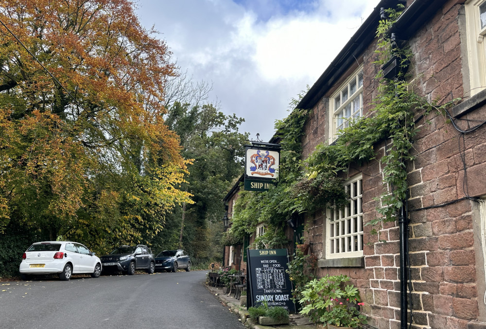 The Ship Inn basks in autumnal glory. (Image - Macclesfield Nub News)