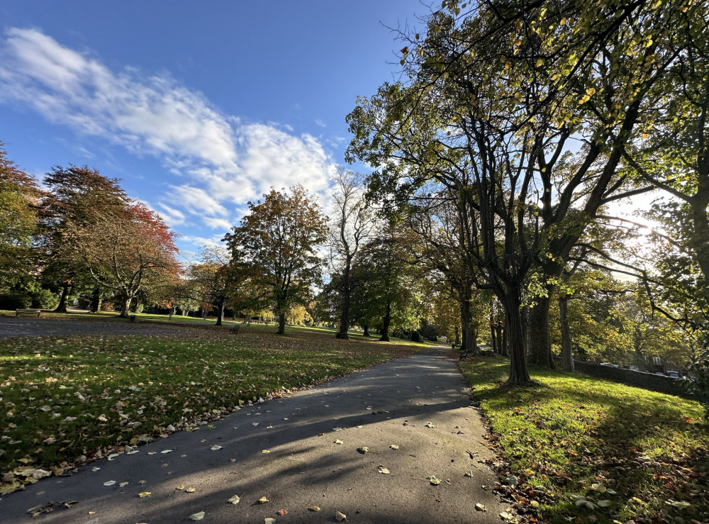 Victoria Park basks in the autumn colours, Macclesfield. (Image - Macclesfield Nub News)