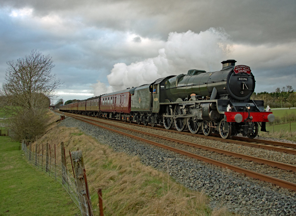 45596 Bahamas will hall the express from to Stratford-upon-Avon this weekend (image via Andrew)