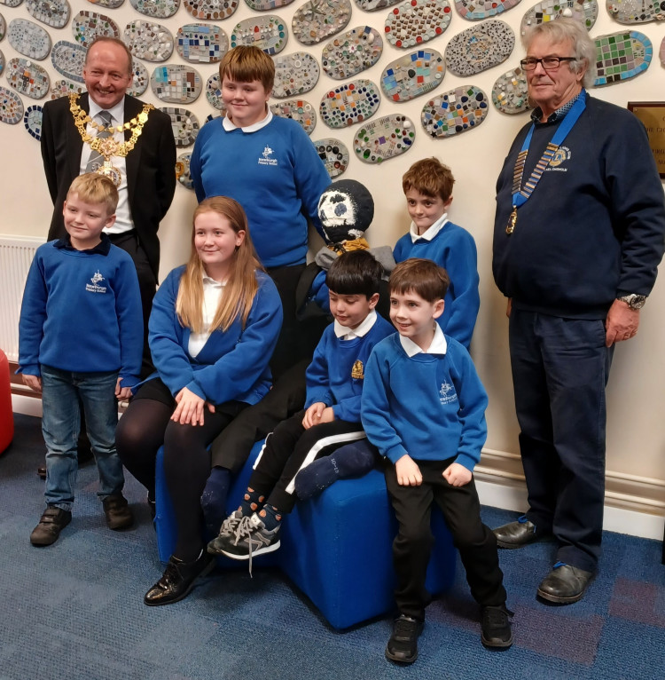 Mayor of Warwick, Cllr Dave Skinner visited Newburgh & Westgate Primary Schools (image supplied)